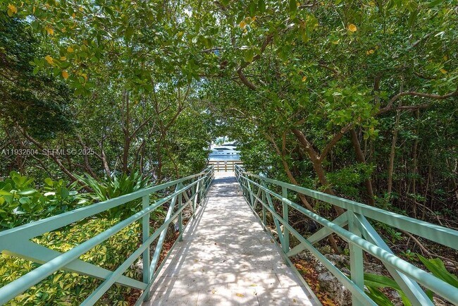 Building Photo - 19999 E Country Club Dr