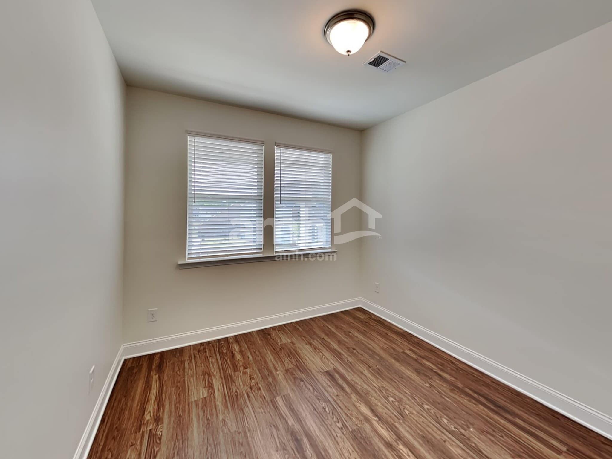 Building Photo - 574 Slew Dr