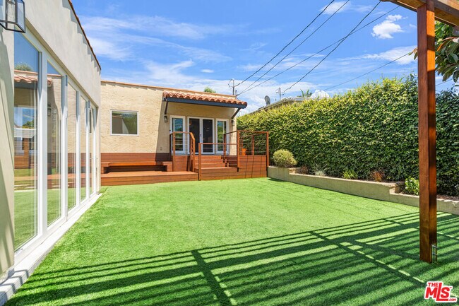 Building Photo - 2347 Parnell Ave