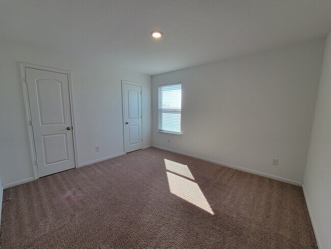 Building Photo - 766 Veloway Trail