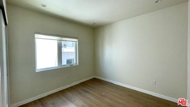 Building Photo - 5230 Satsuma Ave