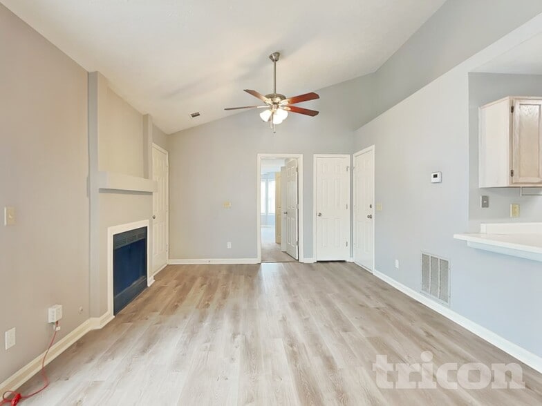 Building Photo - 1831 Commonwealth Dr