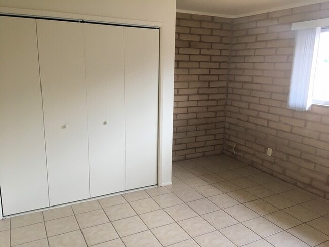 Building Photo - 426 E Navajo Rd