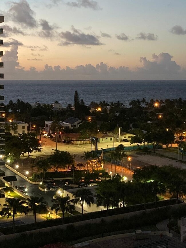 Building Photo - 3020 NE 32nd Ave