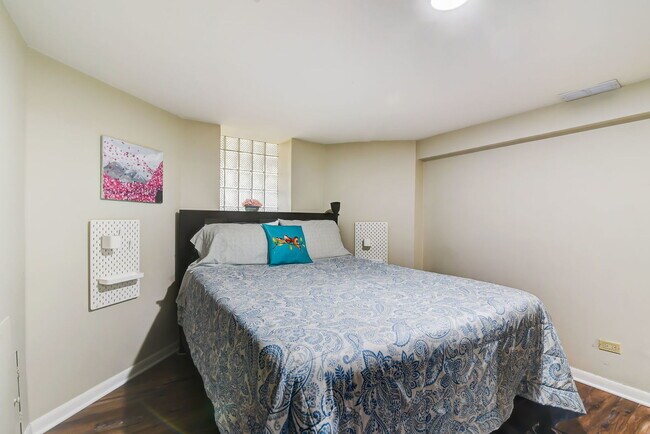 Building Photo - 4451 N Tripp Ave