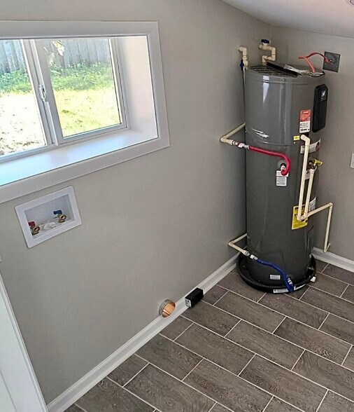 Building Photo - 2706 Canary Dr