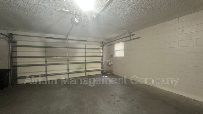 Building Photo - 1532 N Carolwood Blvd