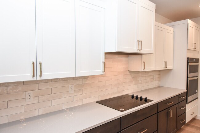 Electric cooktop - 6706 71st Ave S