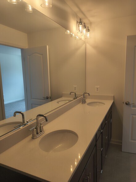 Building Photo - 9946A Count Fleet Cres