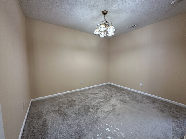Building Photo - 502 Thyme Ct