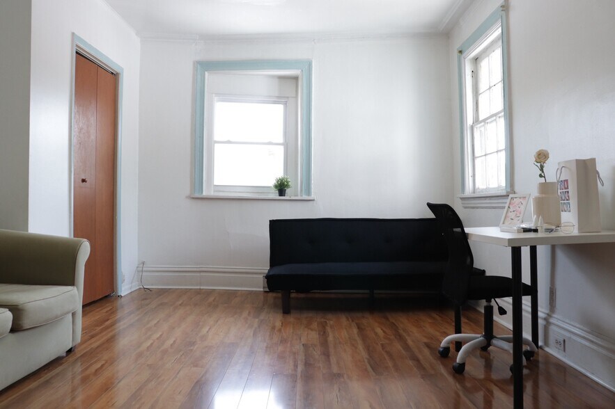 Building Photo - 5801 Douglas St