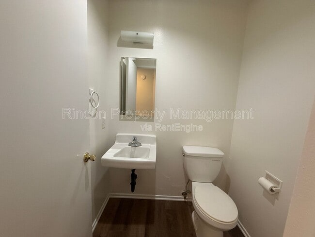 Building Photo - 2474 Seahorse Ave