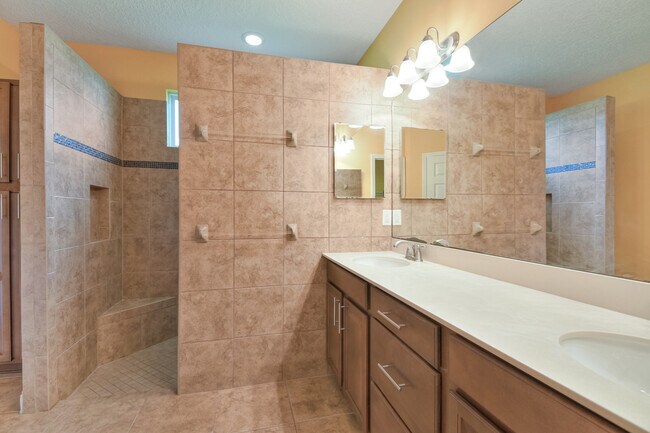 Building Photo - 3521 Carolwood Ln