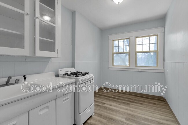 Building Photo - 2720 Main St