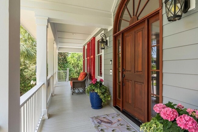 Building Photo - 16 Fairway Village Ln