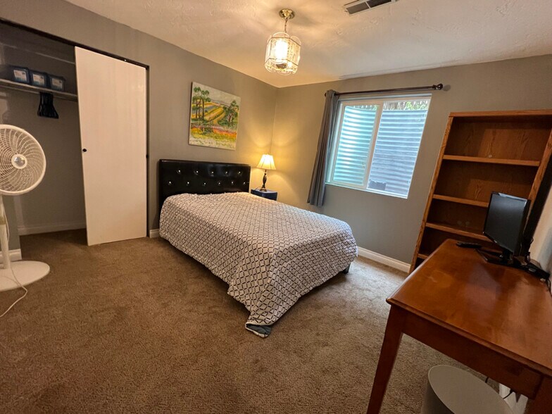 Building Photo - 6620 Stonehedge Dr