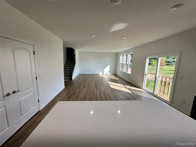 Building Photo - 4881 Marquette Dr