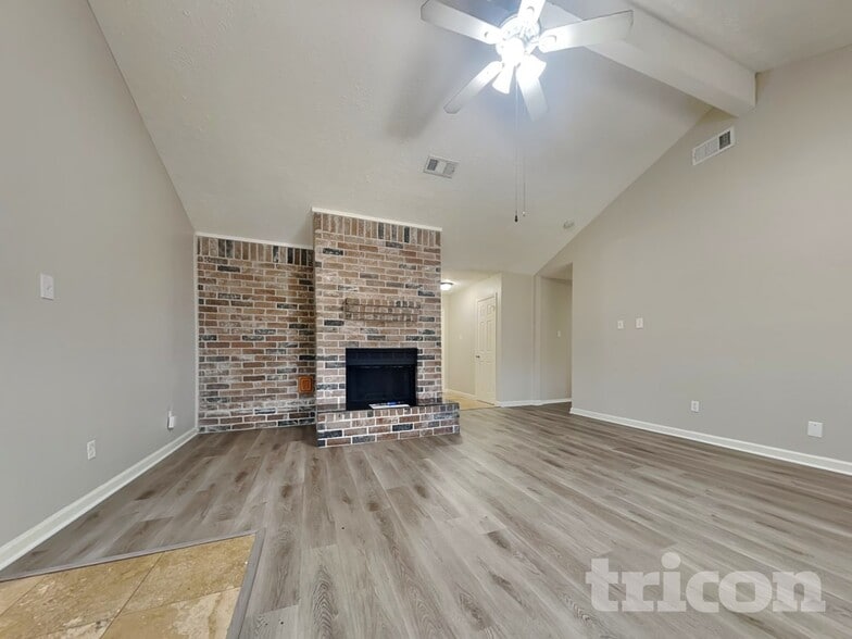 Building Photo - 2047 Lexington Woods Dr