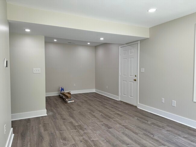 Building Photo - 404 Bainbridge Ct