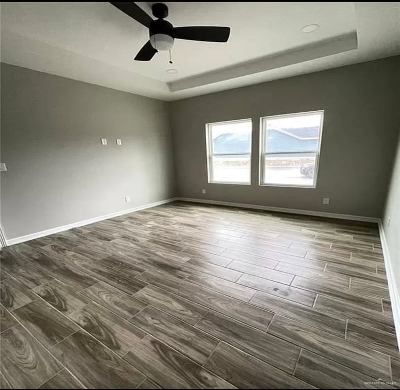 Building Photo - 446 W 5th St