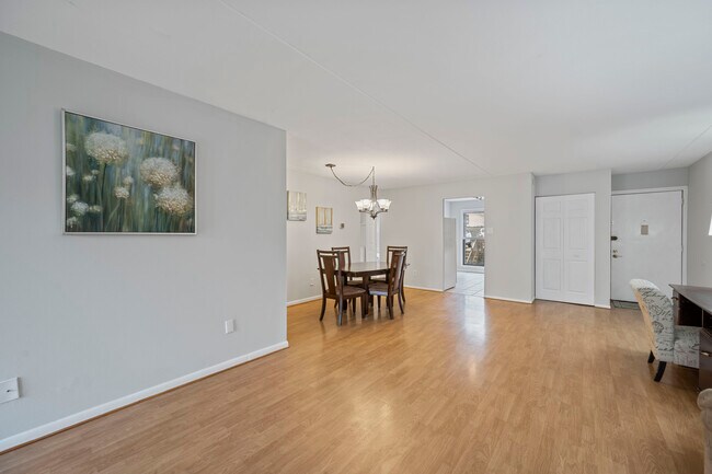 Building Photo - 253 Shawmont Ave