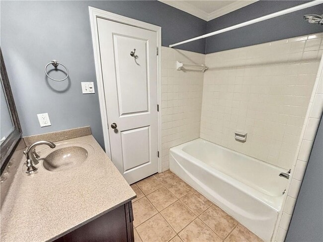 Building Photo - 2395 Powers Ferry Dr SE