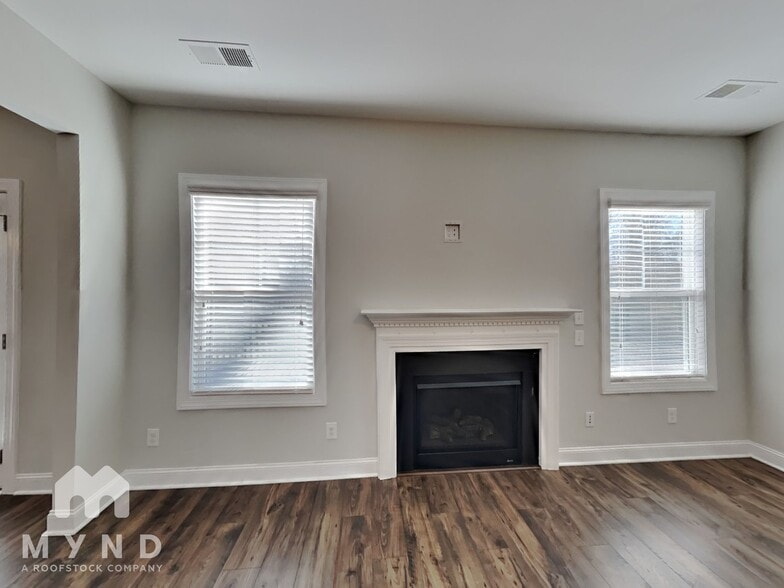 Building Photo - 1212 Silver Farm Rd