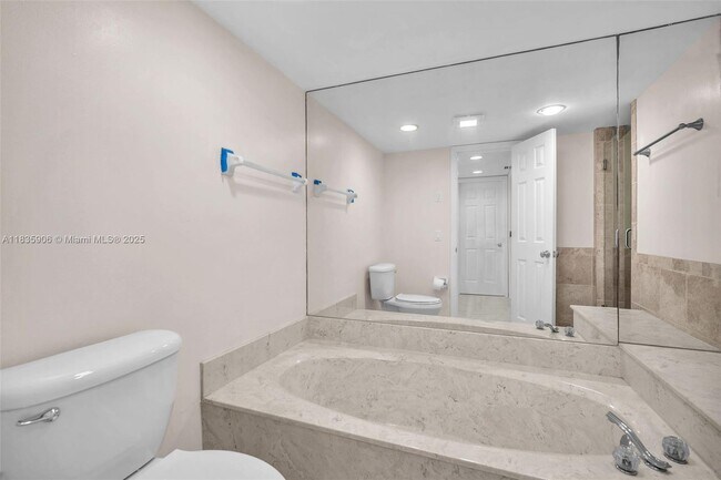 Building Photo - 250 E Royal Palm Rd