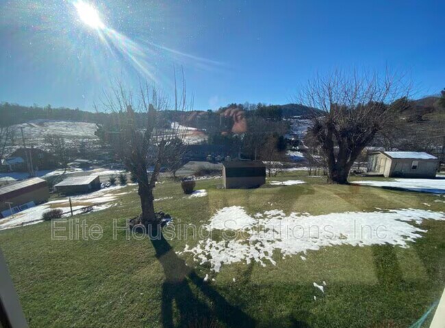 Building Photo - 410 Colonial Dr