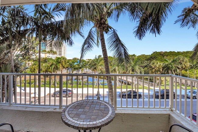 Building Photo - 700 E Boynton Beach Blvd