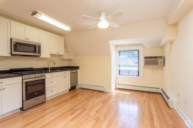 1BR, 1BA - The Chestnut Hill