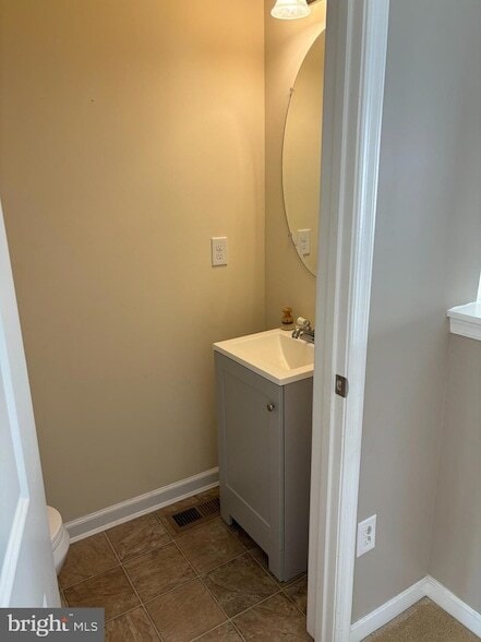 Building Photo - 526 S Twin Lakes Blvd