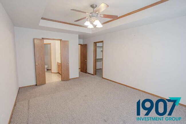 Building Photo - Elegant and Spacious 3-Bedroom Home in Edm...