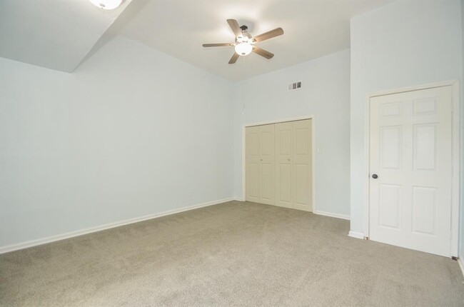 Building Photo - 5303 Lost Forest Dr