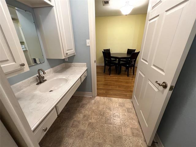 Building Photo - 1825 Glenway Dr