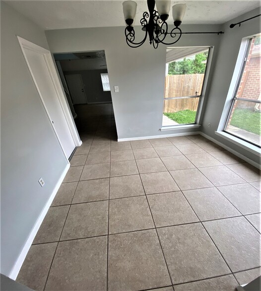 Building Photo - 7842 Winehill Ln