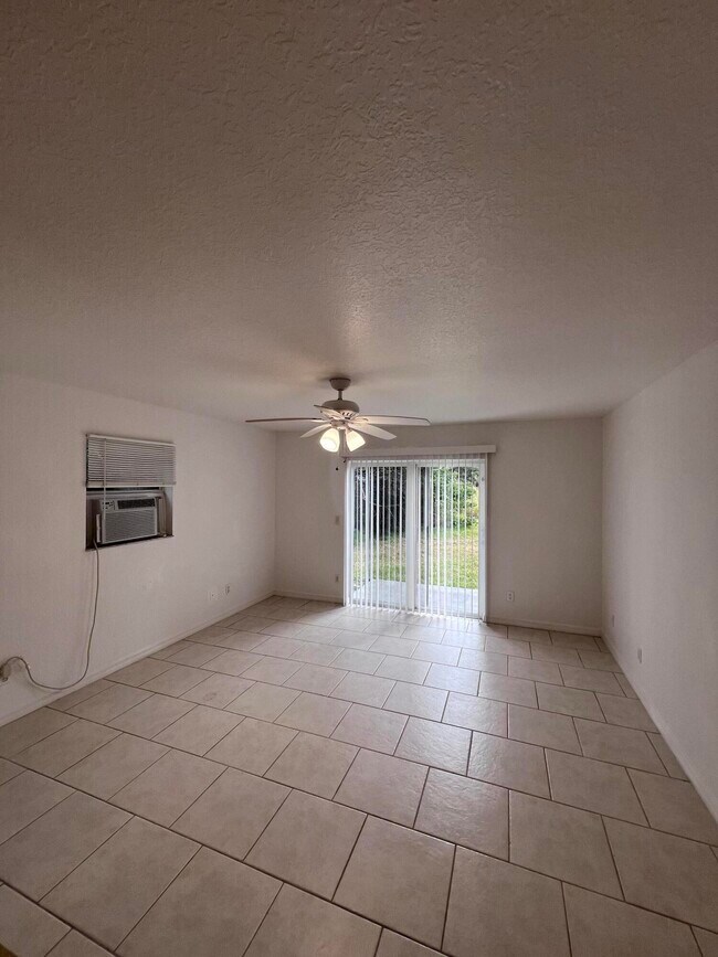 Building Photo - 220 Columbia Dr