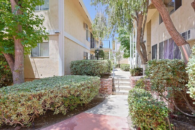 Building Photo - 4800 Williamsburg Ln