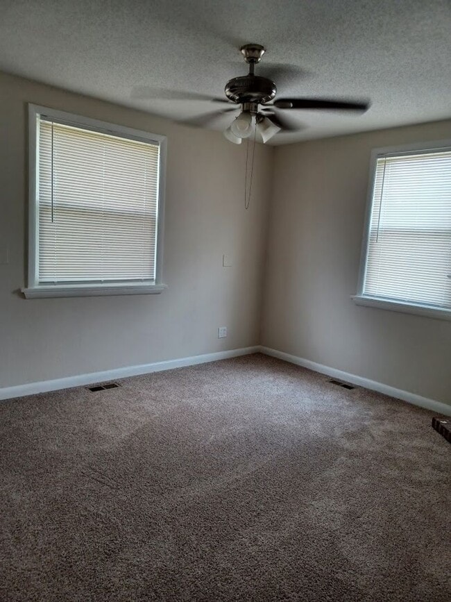 Building Photo - 4 BR single family home