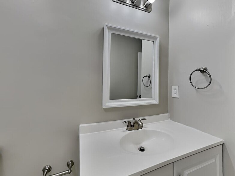 Building Photo - 1052 Autumn Crest Dr