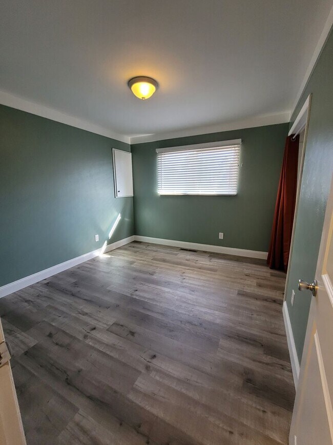 Building Photo - Gorgeous 4 Bedroom Home for Rent on Buckho...