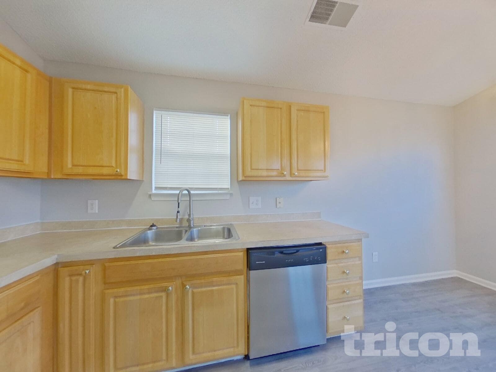 Building Photo - 255 Legend Oaks Dr