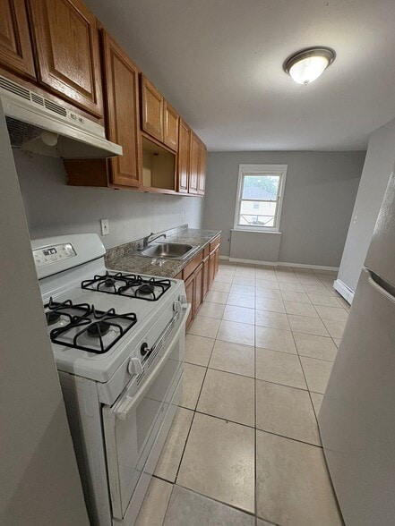 Primary Photo - 1031 Magnolia Ave