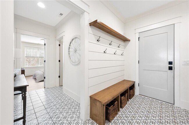 Building Photo - 5638 Glenrich Dr