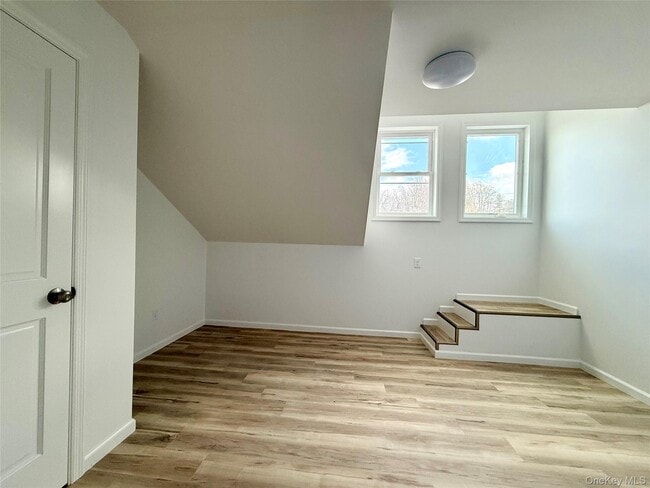 Building Photo - 728 US-6