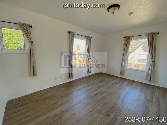 Building Photo - 948 S Sheridan Ave