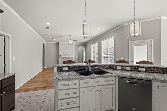 Building Photo - 9616 Kline Ave