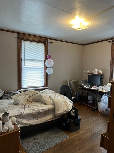 Building Photo - 105-1 Bool St