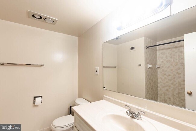Building Photo - 3705 S George Mason Dr