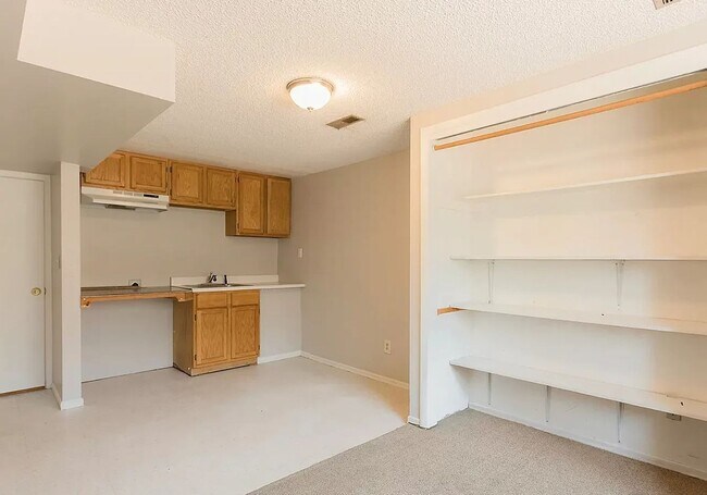 Building Photo - 766 Mohawk Dr